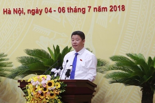 Giám đốc Sở Kế hoạch và Kl99ok phiên bản mới Hà Nội Nguyễn Mạnh Quyền báo cáo tại kỳ họp HĐND  lần thứ 6 khóa XV.