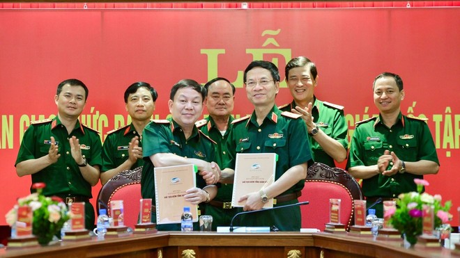 Lễ bàn giao chức danh Chủ tịch kiêm Tổng giám đốc Kl994 game bài casino hấp dẫn Viettel.