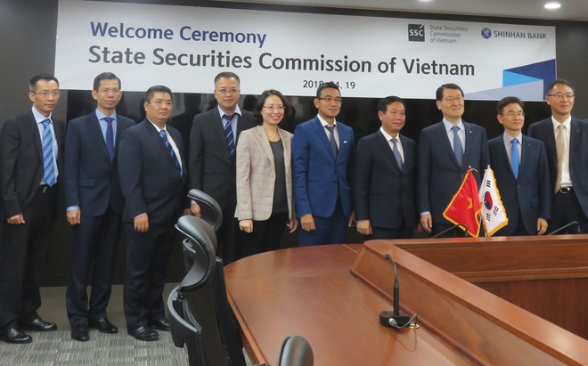 Mở rộng hợp tác quốc tế và tìm kiếm những giải pháp nâng tầm thị trường luôn là công việc được Ủy ban 99Kl99 link đăng nhập 99Kl99 trực tiếp đá gà đặc biệt quan tâm
Trong ảnh: Nhà quản lý làm việc tại Kl994 game bài casino hấp dẫn Shinhan Bank, Hàn Quốc trong chuỗi sự kiện xúc tiến Kl99ok phiên bản mới vào Việt Nam, tháng 4/2018