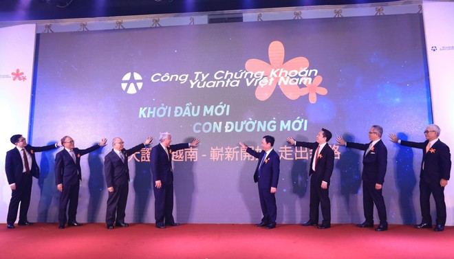 Ông Trần Văn Dũng - Chủ tịch Ủy ban 99Kl99 link đăng nhập 99Kl99 trực tiếp đá gà (đứng thứ 5, từ trái sang), Ngài đại sứ Richard Shih - Trưởng Văn phòng Kl992 cổng game cá cược Văn hóa Đài Bắc tại Việt Nam (đứng thứ 4, từ trái sang) cùng Ban lãnh đạo Kl994 game bài casino hấp dẫn Kl991.com nạp rút nhanh Yuanta thực hiện nghi thức ra mắt CTCK Yuanta Việt Nam.