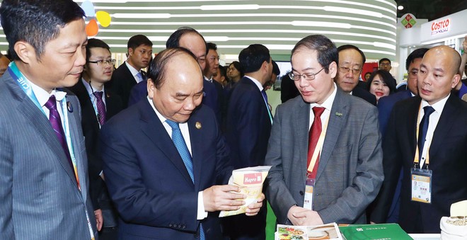 Thủ tướng Kl993 ưu đãi thưởng hấp dẫn Nguyễn Xuân Phúc và đoàn cấp cao Việt Nam thăm gian hàng của Hapro tại Hội chợ Link Vào Nhà Cái KL99 COM Tặng +199k quốc tế Trung Quốc 2018.