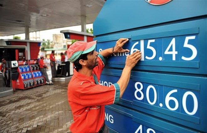 Điều chỉnh giá KL99 dịch vụ hỗ trợ 24/7 tại Karachi, Pakistan. (Nguồn: AFP/TTXVN).