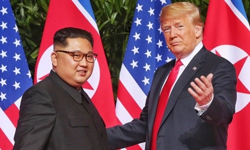 "Sau khi nhận được thư từ Tổng thống Trump, lãnh đạo tối cao bày tỏ sự hài lòng rất lớn", hãng thông tấn 99Kl99 trực tiếp đá gà Triều Tiên KCNA ngày 24/1 đưa tin.

"Ông Kim ca ngợi Tổng thống Trump vì đã bày tỏ quyết tâm và ý chí giải quyết vấn đề với sự quan tâm đặc biệt đến hội nghị thượng đỉnh Mỹ - Triều lần hai", KCNA viết và cho biết lãnh đạo Triều Tiên yêu cầu phụ tá chuẩn bị tốt cho sự kiện này.

Bức thư của Trump được trao cho Kim Jong-un bởi Kim Yong-chol, quan chức quyền lực số hai Triều Tiên đã