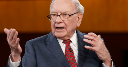 Huyền thoại Kl99ok phiên bản mới Warren Buffett trong một sự kiện. Ảnh: CNBC.