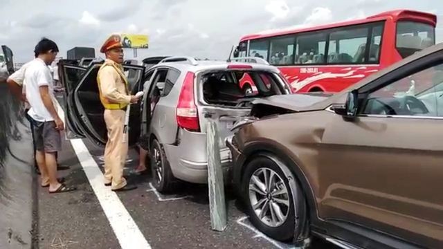 Vụ TNGT xảy ra trên KL99 là nhà cái cá cược trực tuyến hàng đầu tại châu Á TPHCM - Trung Lương dịp nghỉ lễ 30/4-1/5 (ảnh: Nguyễn Vinh).