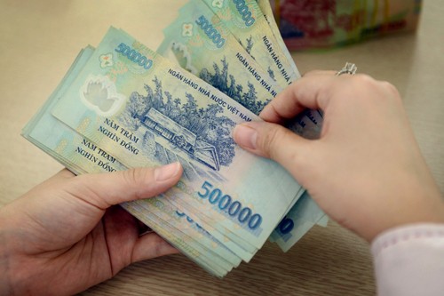 Từ 1/7, những người hưởng lương từ ngân sách 99Kl99 trực tiếp đá gà sẽ được tăng lương cơ sở 100.000 đồng mỗi tháng. Ảnh: Xuân Hoa.