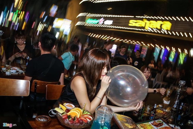 Việc Kl992 VIP Trang Chủ 2026 bóng cười luôn dễ dàng bắt gặp tại phố đi bộ Bùi Viện. Ảnh: Liêu Lãm.