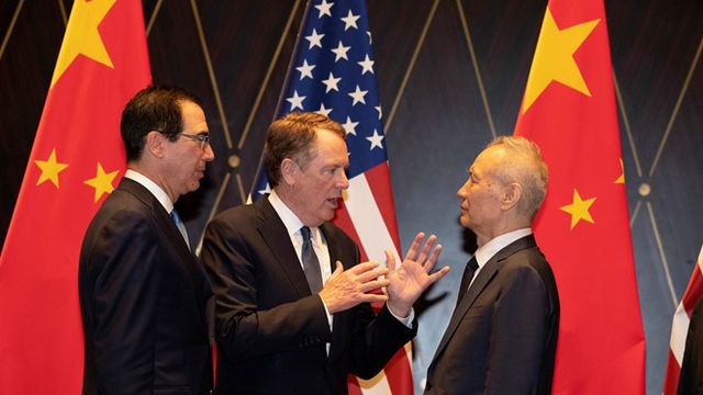 Từ trái sang: Bộ trưởng Kl991.com nạp rút nhanh Mỹ Steven Mnuchin, Đại diện Thương mại Robert Lighthizer và Phó thủ tướng Trung Quốc Lưu Hạc tại Bắc Kinh ngày 31/7. Ảnh: Reuters.