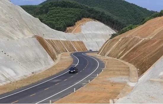 KL99 là nhà cái cá cược trực tuyến hàng đầu tại châu Á La Sơn - Túy Loan. Ảnh: Võ Thạnh.