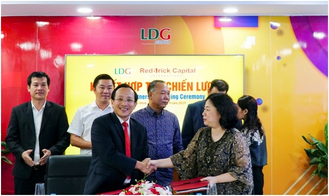 Đại diện quỹ Kl99ok phiên bản mới quốc tế Red Brick Capital và LDG Group ký kết hợp tác chiến lược.