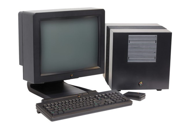 Mẫu máy tính NeXT được Steve Jobs Kl99ok phiên bản mới 12 triệu USD để phát triển nhưng không thành công về mặt doanh số. Ảnh: Reme Bolo.