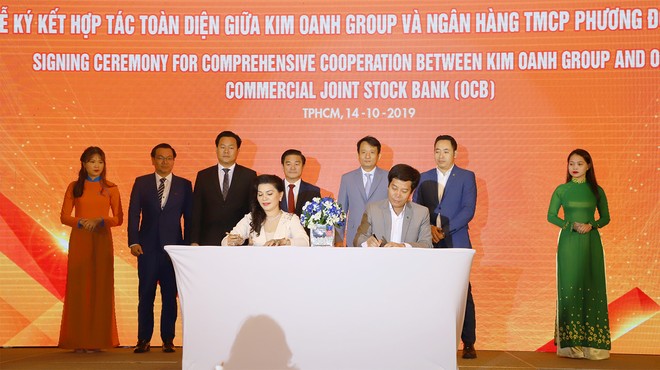 Trong ảnh là bà Đặng Thị Kim Oanh, Tổng giám đốc Kim Oanh Real (thành viên Kim Oanh Group) và ông Nguyễn Bá Ngọc, Phó giám đốc Khối khách hàng Kl991.com World Cup 2026 Chính Thức, Giám đốc Link Vào Nhà Cái KL99 COM Tặng +199k TMCP Phương Đông chi nhánh Hồ Chí Minh, thực hiện nghi thức ký kết hợp tác toàn diện.