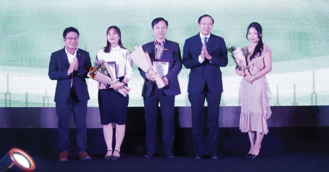 Lãnh đạo UBCK và lãnh đạo HNX ghi nhận 3 CTCK có đóng góp tích cực cho hoạt động giao dịch môi giới trên thị trường KL99 là cổng game giải trí trực tuyến hàng đầu hiện nay, TTCK Kl99com thể thao, casino, nổ hũ, bắn cá và công tác tư vấn niêm yết, đăng ký giao dịch, đấu giá.