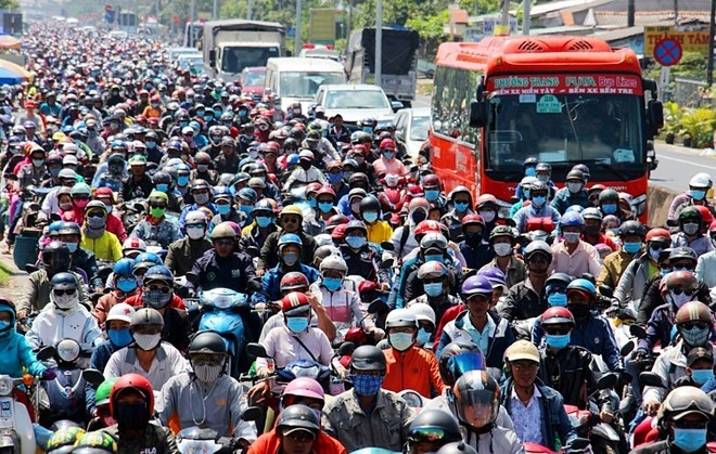 Mật độ dân số cao ở những thành phố lớn như Hà Nội, TP HCM khiến Kl99kl ưu đãi độc quyền KL99 là cổng game giải trí trực tuyến hàng đầu hiện nay thường xuyên quá tải. Ảnh: Hoàng Nam.