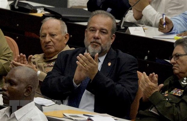 Thủ tướng Kl993 ưu đãi thưởng hấp dẫn Cuba mới được bầu Manuel Marrero Cruz (giữa). (Ảnh: AFP/TTXVN)