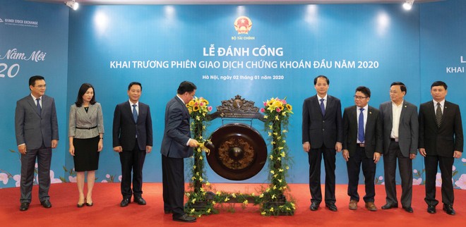 Nhà Kl99ok phiên bản mới Việt Nam đã bước đầu coi 99Kl99 link đăng nhập xanh như là một công cụ Kl99ok phiên bản mới mới
Trong ảnh: Bộ trưởng Bộ Kl991.com nạp rút nhanh Đinh Tiến Dũng đánh cồng khai trương phiên giao dịch đầu năm 2020.