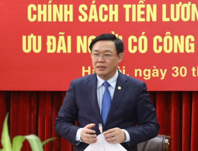 Phó Thủ tướng Kl993 ưu đãi thưởng hấp dẫn Vương Đình Huệ.