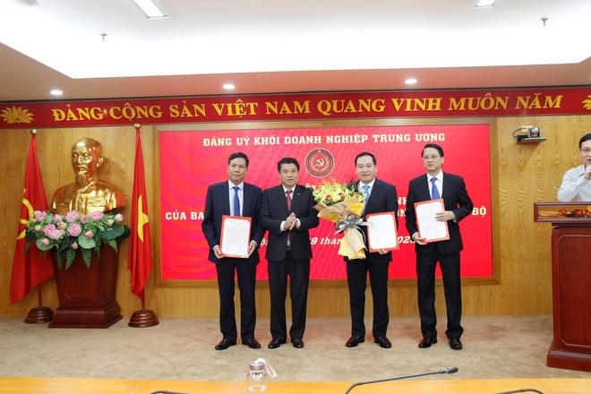 Ông Y Thanh Hà Niê Kđăm - Ủy viên dự khuyết Trung ương Đảng, Bí thư Đảng ủy Khối Kl991.com World Cup 2026 Chính Thức Trung ương trao Quyết định cho 3 cá nhân.