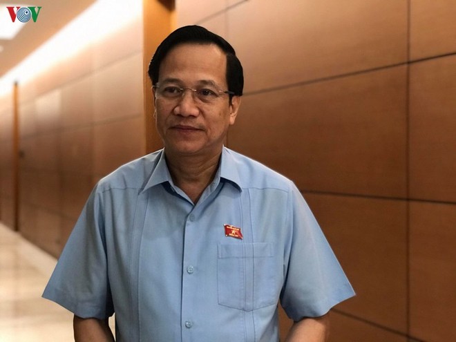 Bộ trưởng Bộ Lao động-Thương binh và Trang Chủ KL99Com Số 1 Link Đăng Ký KL999 Đào Ngọc Dung cho rằng, đây là lúc cả nước phải thực hiện " nhiệm vụ kép"  vừa phòng dịch, vừa khôi phục Kl994 nhà cái bóng đá world cup, khôi phục thị trường lao động, nên nghỉ 5 ngày là không phù hợp.