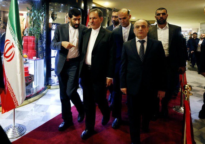 Thủ tướng Syria Imad Khamis (thứ 2 từ phải sang) trong cuộc tiếp đón Phó tổng thống Iran Eshaq Jahangiri (thứ 2 từ trái sang) tại Damascus hồi năm 2019. Ảnh: 
Reuters.
