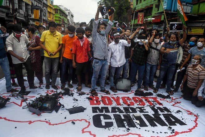 Người Ấn Độ biểu tình kêu gọi tẩy chay hàng hóa Trung Quốc. Ảnh: 
Getty Images.
