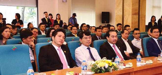 Nam A Bank chào sàn ngày 9/10/2020, mang đến cơ hội mới cho nhà Kl99ok phiên bản mới. Ảnh: Dũng Minh.