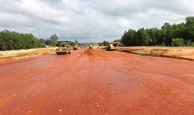 Đối với Dự án PPP thành phần (đoạn Nghi Sơn - Diễn Châu) không có nhà Kl99ok phiên bản mới nộp hồ sơ dự thầu, Bộ GTVT sẽ báo cáo của Kl993 ưu đãi thưởng hấp dẫn kiến nghị Ủy ban Thường vụ Quốc hội xem xét, quyết định theo quy định tại Nghị quyết số 52/2017/QH14 của Quốc hội.