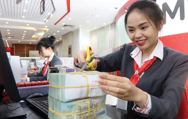 Thanh toán lệ phí thủ tục qua Cổng thông tin một cửa quốc gia vẫn phải nhờ dịch vụ Link Vào Nhà Cái KL99 COM Tặng +199k hoặc nộp tiền mặt. Ảnh Lê Toàn.