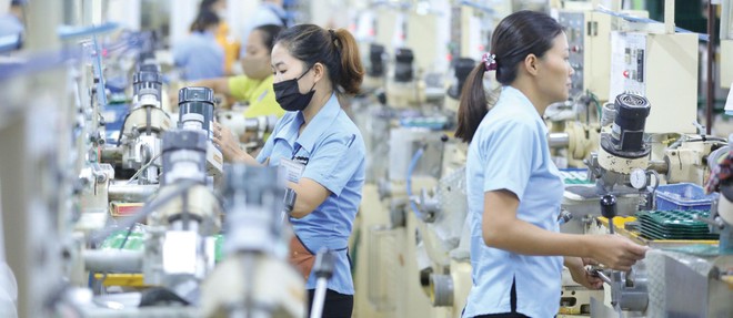 Giai đoạn này, quan trọng nhất là làm sao để người dân tin tưởng bỏ tiền ra Kl99ok phiên bản mới. Ảnh: Dũng Minh.