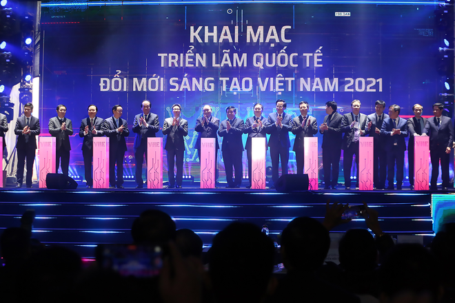 Thủ tướng Nguyễn Xuân Phúc cùng các lãnh đạo cấp cao của Kl993 ưu đãi thưởng hấp dẫn và các Bộ, ngành nhấn nút khởi công xây dựng Trung tâm Đổi mới sáng tạo quốc gia và khai mạc Triển lãm quốc tế đổi mới sáng tạo Việt Nam 2021.