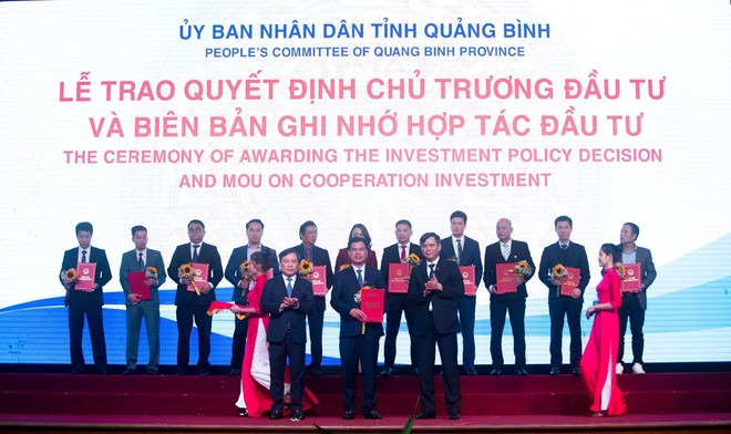 Đại diện Kl994 game bài casino hấp dẫn DIC nhận Biên bản ghi nhớ hợp tác cho dự án Khu phức hợp nghỉ dưỡng DIC Star Hotels & Resorts – Sân golf quốc tế DIC Quảng Bình.