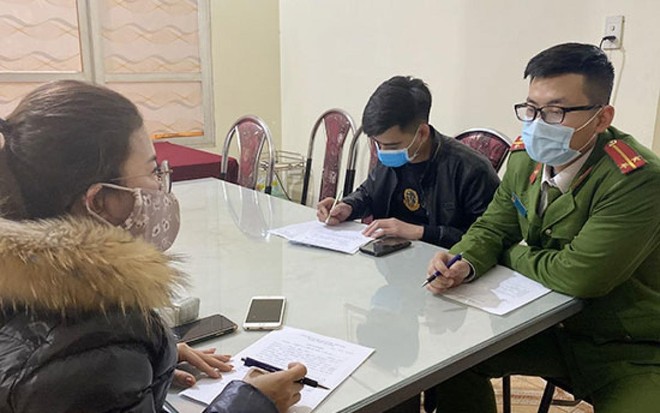 Công an thành phố Sơn La xử lý trường hợp đăng thông tin sai sự thật trên mạng Trang Chủ KL99Com Số 1 Link Đăng Ký KL999 về tình hình dịch, bệnh Covid-19. ( Ảnh Báo Sơn La).