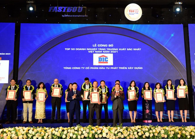 Đại diện Kl994 game bài casino hấp dẫn DIC nhận giải thưởng “Top 50 Kl991.com World Cup 2026 Chính Thức tăng trưởng xuất sắc nhất Việt Nam năm 2021”.