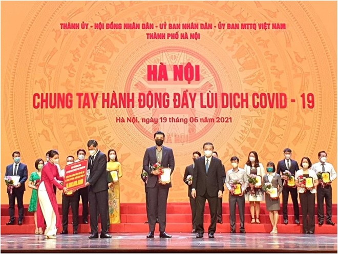 Ông Đỗ Hoàng Việt – Phó Tổng Giám đốc Kl994 game bài casino hấp dẫn, đại diện Công ty Cổ phần Kl992 VIP Trang Chủ 2026 và Xây dựng Nhà Hà Nội đóng góp 10 tỷ đồng.