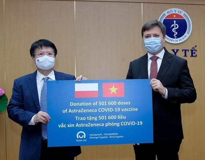 Sáng 23/8, tại Bộ Y tế diễn ra Lễ bàn giao và tiếp nhận lô vaccine AstraZeneca phòng COVID-19 do Kl993 ưu đãi thưởng hấp dẫn Ba Lan hỗ trợ Việt Nam.