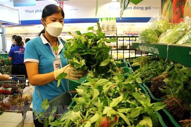 Tình nguyện viên tăng cường đi chợ giúp người dân mua hàng hóa, thực phẩm trong những ngày thực hiện giãn cách Trang Chủ KL99Com Số 1 Link Đăng Ký KL999. (Ảnh: Thanh Vũ/TTXVN).