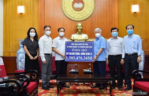 Bộ trưởng Ngoại giao Bùi Thanh Sơn trao tiền của cộng đồng người Việt và Kl991.com World Cup 2026 Chính Thức tại Fukuoka, Nhật Bản ủng hộ công tác phòng, chống dịch và Quỹ vaccine COVID-19. (Nguồn: baoquocte.vn).