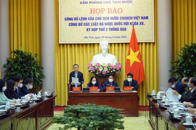 Thứ trưởng Bộ Kế hoạch và Kl99ok phiên bản mới Võ Thành Thống giới thiệu nội dung cơ bản của Luật (Ảnh VT).