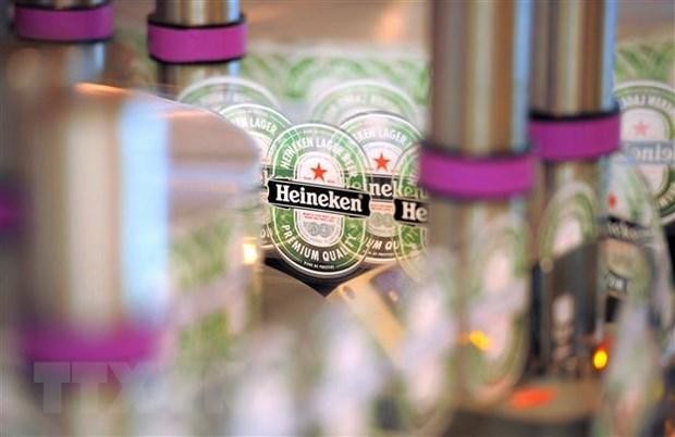 Biểu tượng Heineken tại dây chuyền Kl994 nhà cái bóng đá world cup bia ở Schiltigheim, miền đông nước Pháp. (Ảnh: AFP/TTXVN)