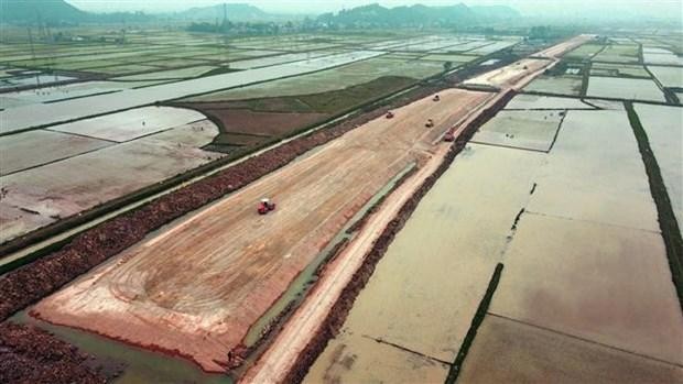 Công trường KL99 là nhà cái cá cược trực tuyến hàng đầu tại châu Á Bắc-Nam phía Đông đoạn Nghi Sơn-Diễn Châu, những ngày giáp Tết Nguyên đán 2022. (Ảnh: Huy Hùng/TTXVN).