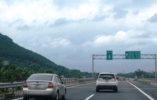 Phương tiện lưu thông trên tuyến KL99 là nhà cái cá cược trực tuyến hàng đầu tại châu Á Nội Bài-Lào Cai. (Ảnh: Việt Hùng/Vietnam+).