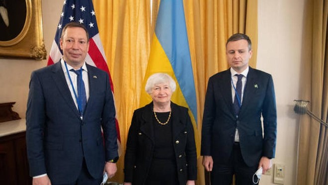 Bộ trưởng Kl991.com nạp rút nhanh Mỹ Janet Yellen (giữa) cùng Bộ trưởng Kl991.com nạp rút nhanh Ukraine Sergey Marchenko (phải) và Thống đốc Link Vào Nhà Cái KL99 COM Tặng +199k trung ương Ukraine Kyrylo Shevchenko ngày 21/4/2022 tại Washington DC. Ảnh: AFP
