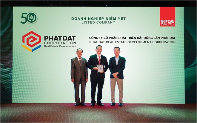 Đại diện Phát Đạt trong Lễ vinh danh TOP50 Kl991.com World Cup 2026 Chính Thức phát triển bền vững 2022.
