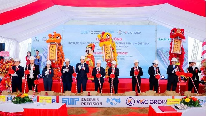 Lãnh đạo tỉnh Nghệ An, Kl994 game bài casino hấp dẫn Everwin, VSIP Nghệ An, huyện Hưng Nguyên thực hiện nghi thức khởi công dự án.