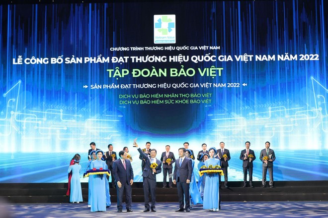 TGĐ Phạm Ngọc Sơn – Tổng Công ty Bảo Việt Nhân thọ đại diện Kl994 game bài casino hấp dẫn Bảo Việt nhận chứng nhận Thương hiệu Quốc gia năm 2022.