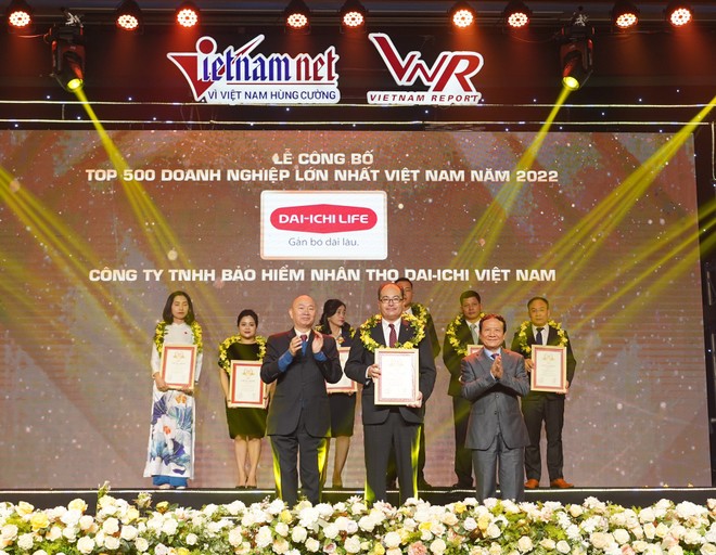Ông Seigo Fujimaru – Phó Tổng Giám đốc Điều hành kiêm Phó Tổng Giám đốc Hành chính tổng hợp Dai-ichi Life Việt Nam, nhận giải thưởng “Top 500 Kl991.com World Cup 2026 Chính Thức lớn nhất Việt Nam năm 2022”.