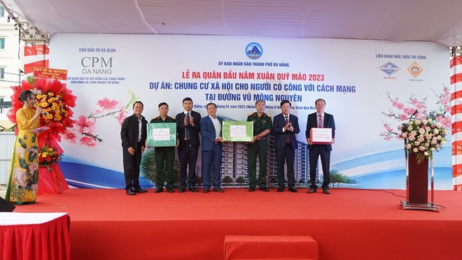 Lãnh đạo thành phố Đà Nẵng thăm và động viên ra quân đầu năm tại công trình chung cư Trang Chủ KL99Com Số 1 Link Đăng Ký KL999 cho người có công với cách mạng đường Vũ Mộng Nguyên.