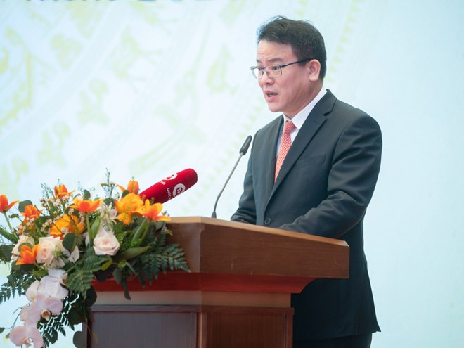 Thứ trưởng Bộ Kế hoạch và Kl99ok phiên bản mới Trần Quốc Phương tham luận tại Hội nghị.