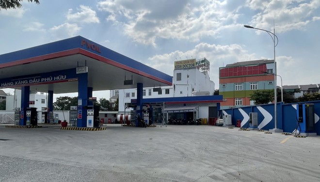 Hợp tác lắp đặt trạm sạc xe điện VinFast tại cửa hàng KL99 dịch vụ hỗ trợ 24/7 PVOIL.