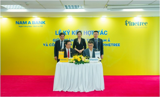 Ông Hà Huy Cường- Phó Tổng Giám đốc Nam Á Bank (Trái) và Ông Lee Jun Hyuck- Tổng Giám đốc 99Kl99 link đăng nhập Pinetree (Phải) đại diện ký kết.